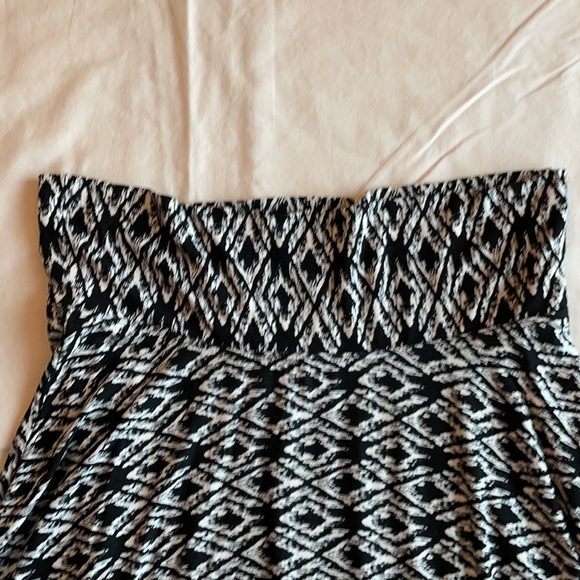 Max Studio Skirt Short Flare Black & White Large - Picture 3 of 5